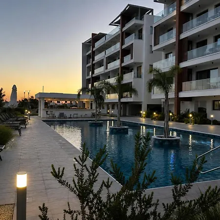 Apartment Amiteam Suites - Azure Palm Studio