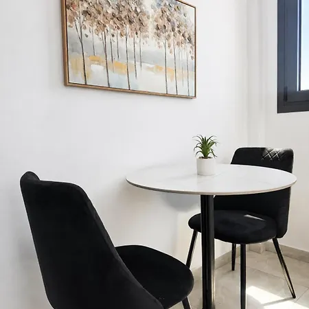 Amiteam Suites - Azure Palm Studio Apartment