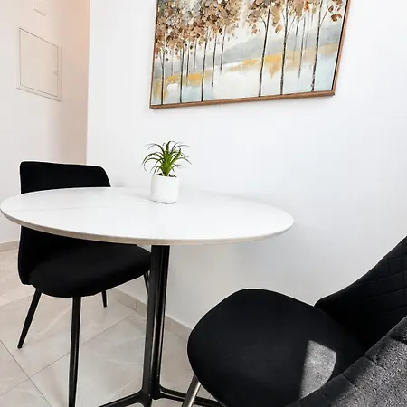 Amiteam Suites - Azure Palm Studio