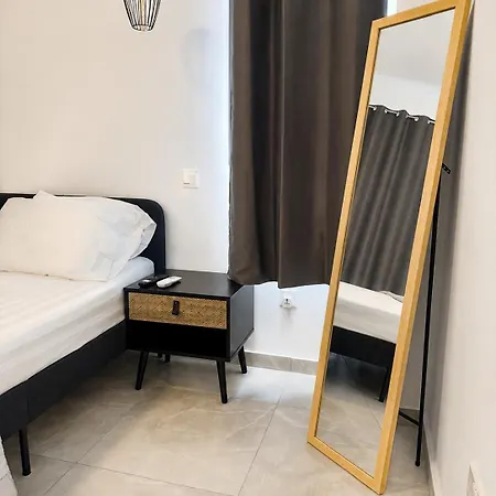 Apartment Amiteam Suites - Azure Palm Studio